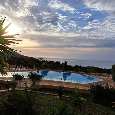 Casa de Férias Cap Esterel En Famille - 2pieces Vue Jardin Piscine Clim Parking Inclus *