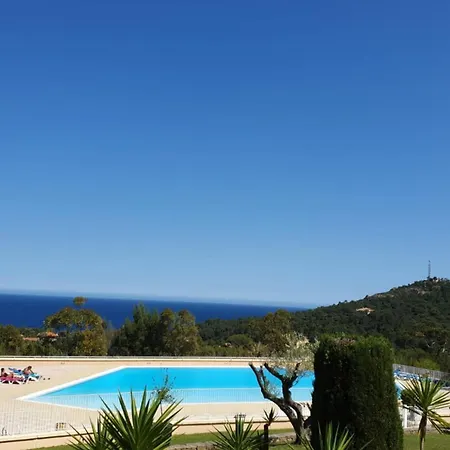 Holiday home Cap Esterel En Famille - 2pieces Vue Mer Jardin Piscine Clim Parking Inclus Saint-Raphael (Var)