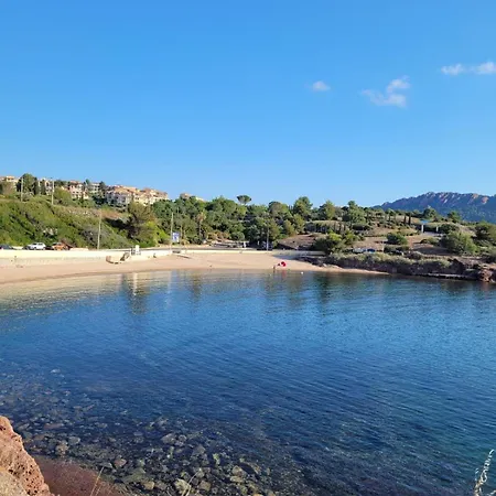 Cap Esterel En Famille - 2pieces Vue Mer Jardin Piscine Clim Parking Inclus Holiday home Saint-Raphael (Var)