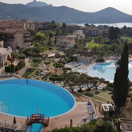Cap Esterel En Famille - 2pieces Vue Jardin Piscine Clim Parking Inclus Vakantiehuis