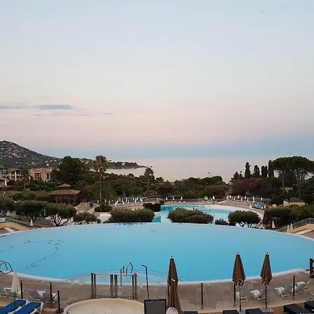 Cap Esterel En Famille - 2pieces Vue Mer Jardin Piscine Clim Parking Inclus * Saint-Raphael (Var)