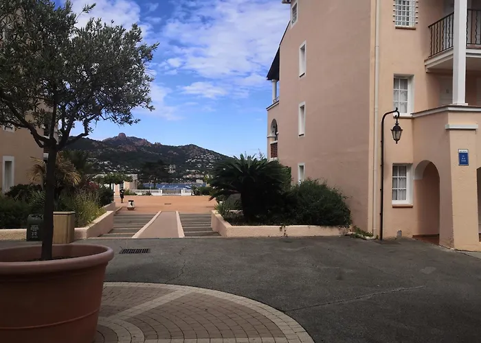 Cap Esterel En Famille - 2pieces Vue Jardin Piscine Clim Parking Inclus Сasa de vacaciones Saint-Raphaël