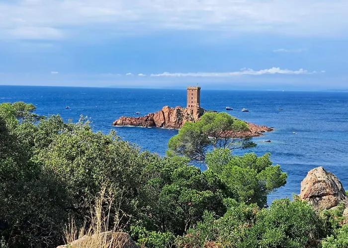 Сasa de vacaciones Cap Esterel En Famille - 2pieces Vue Jardin Piscine Clim Parking Inclus *