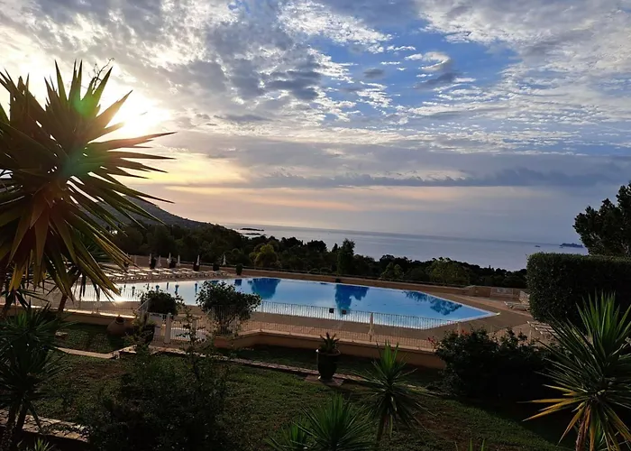 Сasa de vacaciones Cap Esterel En Famille - 2pieces Vue Jardin Piscine Clim Parking Inclus *